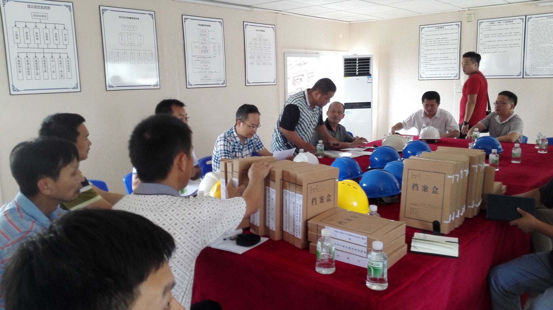 佛山市三水區國土城建和水務局、三水區水利投資建設有限公司等單位領導蒞臨我司紅崗涌整治項目檢查和指導工作